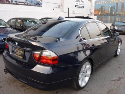 2006 BMW 330  i