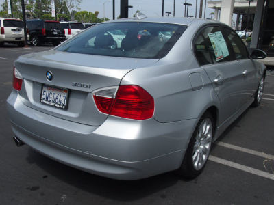 2006 BMW 330  i