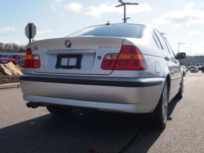 2005 BMW 330  xi