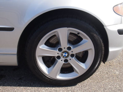 2005 BMW 330  xi