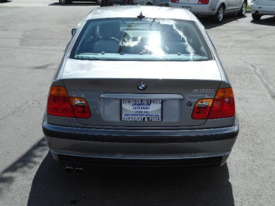 2004 BMW 330  i