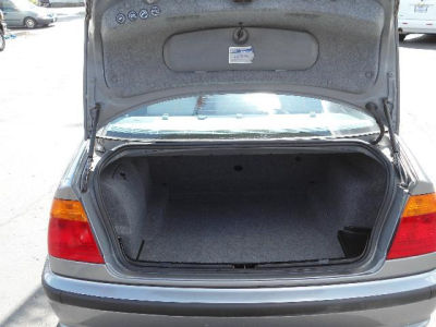 2004 BMW 330  i