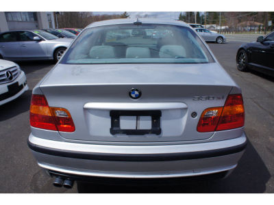 2004 BMW 330  xi