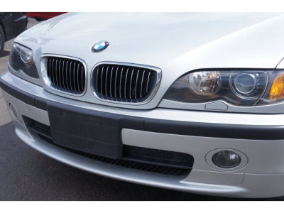 2004 BMW 330  xi