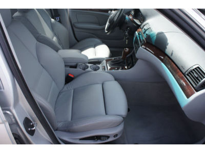 2004 BMW 330  xi