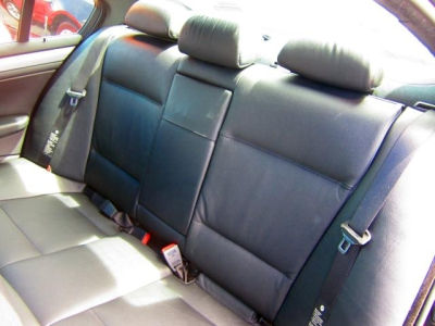 2004 BMW 330  i