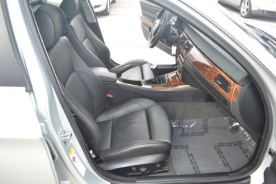 2006 BMW 330  i