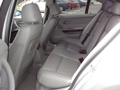 2006 BMW 330  i