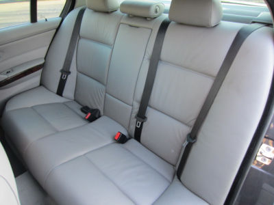 2006 BMW 330  i