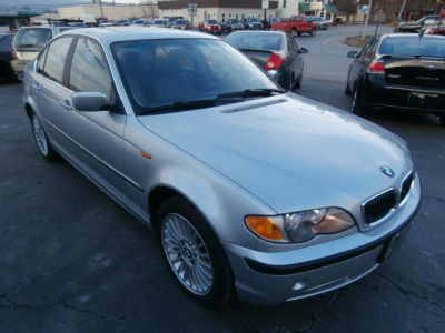 2003 BMW 330  xi