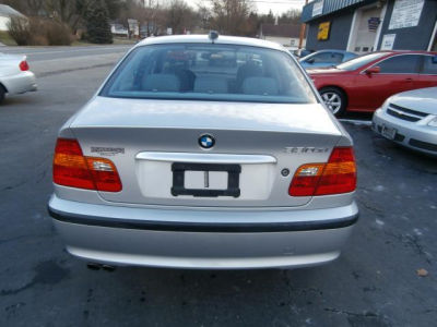 2003 BMW 330  xi