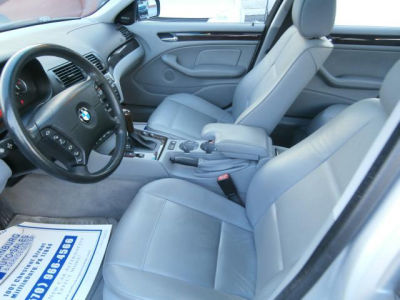 2003 BMW 330  xi