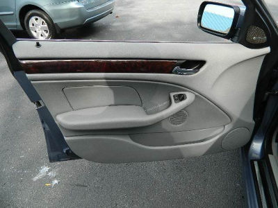 2005 BMW 330  xi