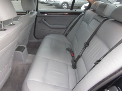 2005 BMW 330  i