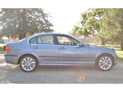 2005 BMW 330  xi
