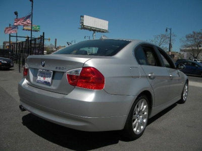 2006 BMW 330  i