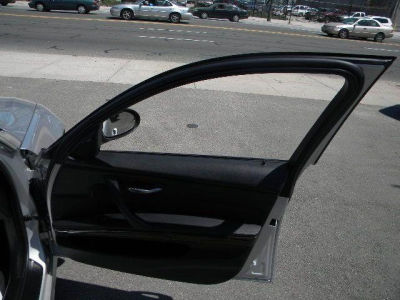 2006 BMW 330  i