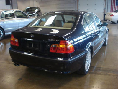 2003 BMW 330  xi