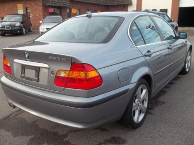 2005 BMW 330  xi