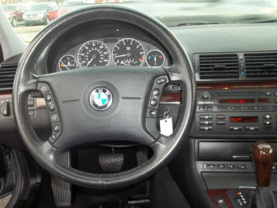 2005 BMW 330  xi