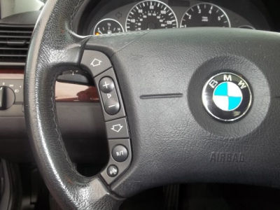 2005 BMW 330  xi