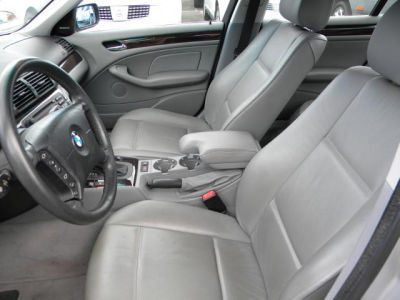 2003 BMW 330 i