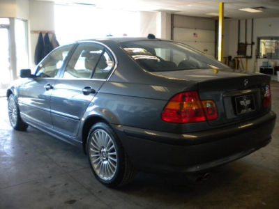 2003 BMW 330  xi