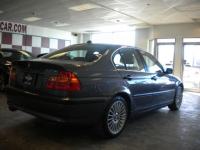 2003 BMW 330  xi