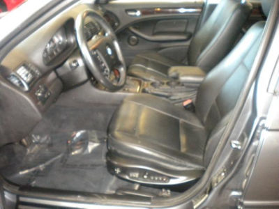 2003 BMW 330  xi