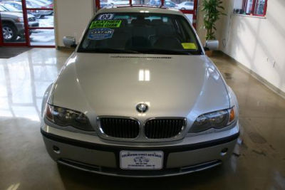 2003 BMW 330  xi