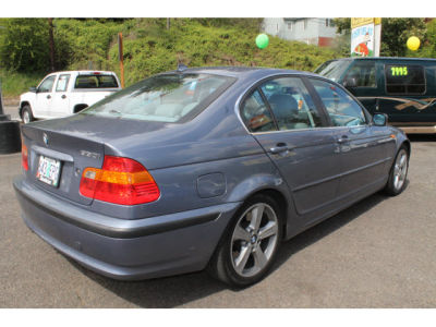 2005 BMW 330  i