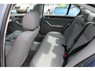 2005 BMW 330  i