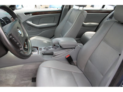 2005 BMW 330  i