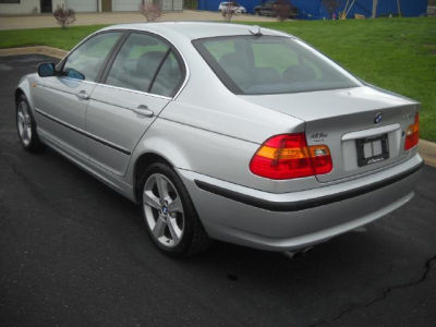 2005 BMW 330  xi