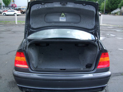2003 BMW 330  i