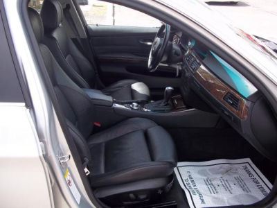 2006 BMW 330  i