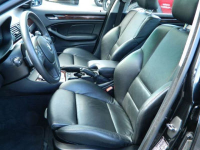 2004 BMW 330  i