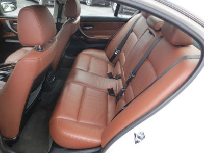 2006 BMW 330  i