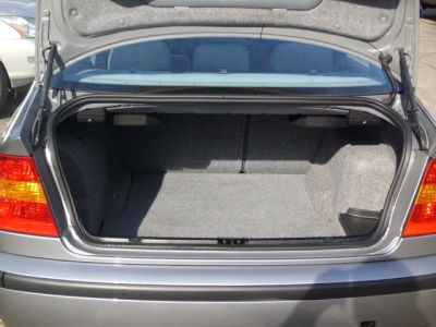 2005 BMW 330  xi