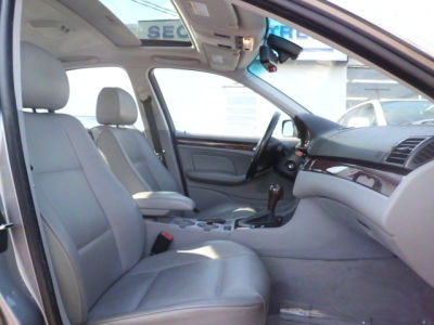 2005 BMW 330  xi