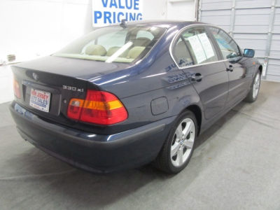 2004 BMW 330  xi