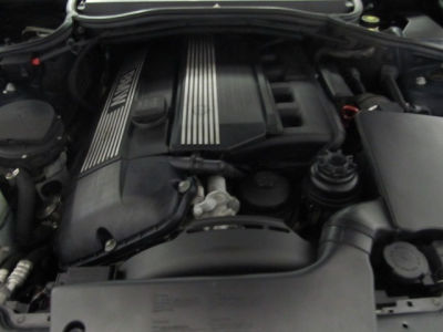 2004 BMW 330  xi