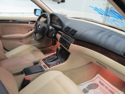 2004 BMW 330  xi