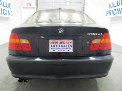 2004 BMW 330  xi