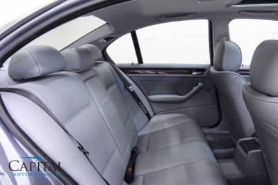 2004 BMW 330  xi