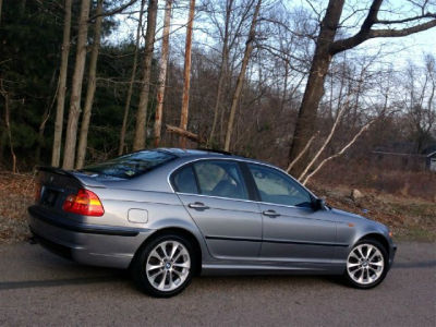 2003 BMW 330  xi