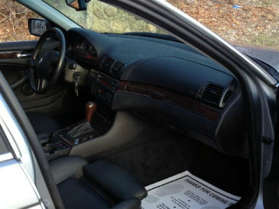 2003 BMW 330  xi