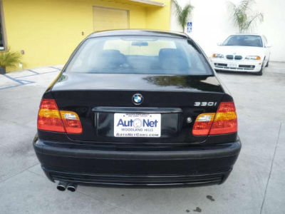 2003 BMW 330  i