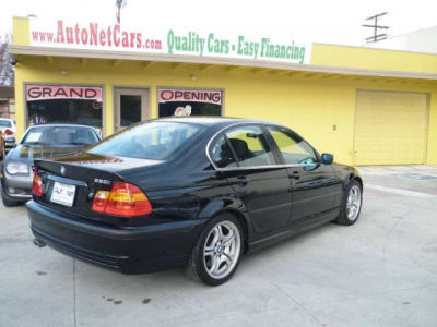 2003 BMW 330  i