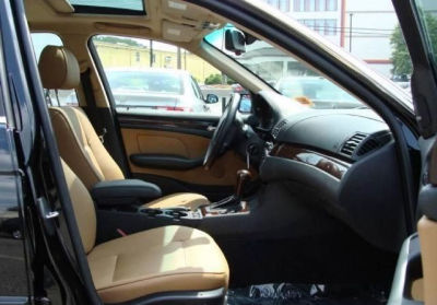 2004 BMW 330  xi